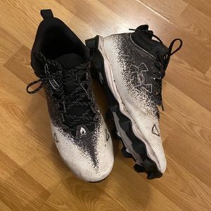 Men’s Under Armour Football Cleats -Size 9- purchased new worn 1season on turf.